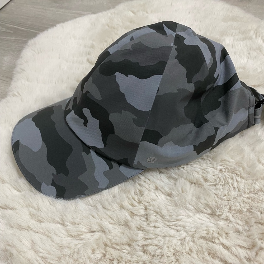 New with tags Lululemon Fast and Free Run Camo Hat - One Size